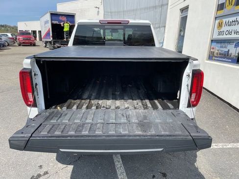 Used 2023 GMC Sierra 1500 SLT w/ SLT Premium Plus Package AWD/4WD image 32