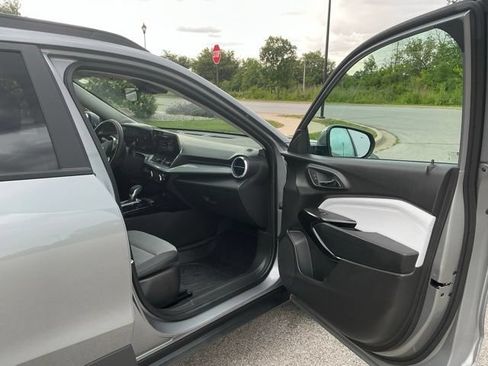 Used 2025 Chevrolet Trax LT w/ Driver Confidence Package FWD image 17