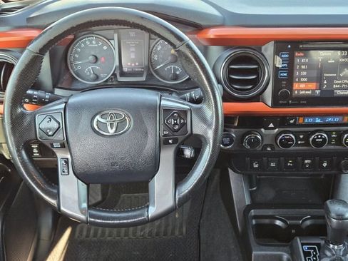 Used 2016 Toyota Tacoma TRD Off-Road w/ Premium & Technology Package AWD/4WD image 26