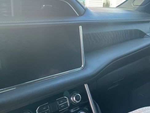 Used 2022 GMC Yukon Denali image 6