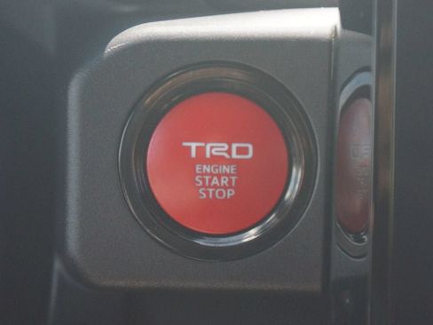 Certified 2025 Toyota 4Runner TRD Off-Road Premium AWD/4WD image 9