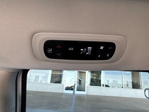 Used 2024 Chrysler Pacifica Touring-L FWD image 28