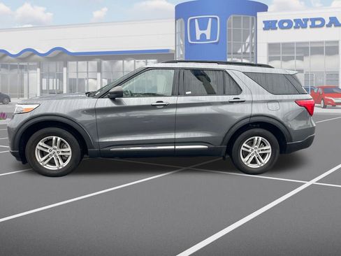 Used 2022 Ford Explorer XLT w/ Equipment Group 202A image 5