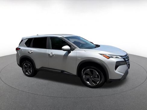 Used 2025 Nissan Rogue SV FWD image 2