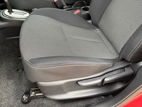 Used 2019 Nissan Versa SV image 29