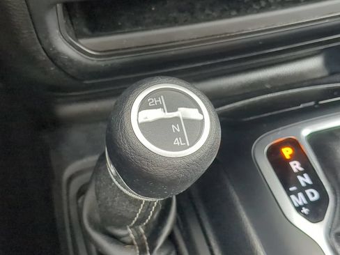 Used 2019 Jeep Wrangler Unlimited Sahara AWD/4WD image 23