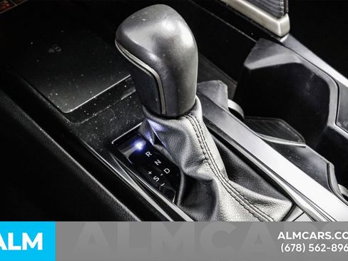 Used 2025 Toyota Camry SE image 38