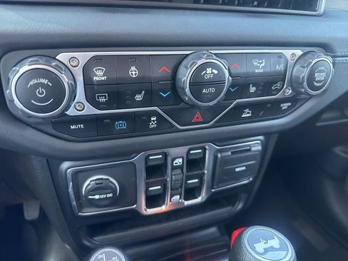 Certified 2025 Jeep Wrangler Unlimited Sahara AWD/4WD image 24