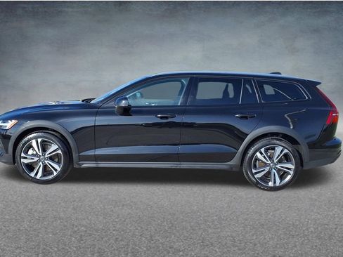 Used 2025 Volvo V60 B5 Cross Country Plus AWD/4WD image 2