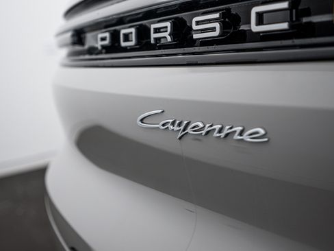Certified 2026 Porsche Cayenne AWD/4WD image 27