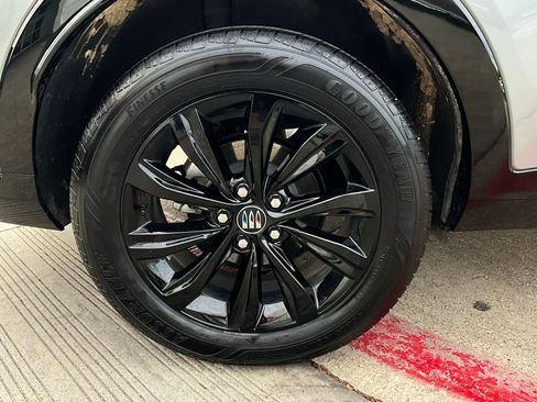 Used 2025 Buick Envista Sport Touring image 9