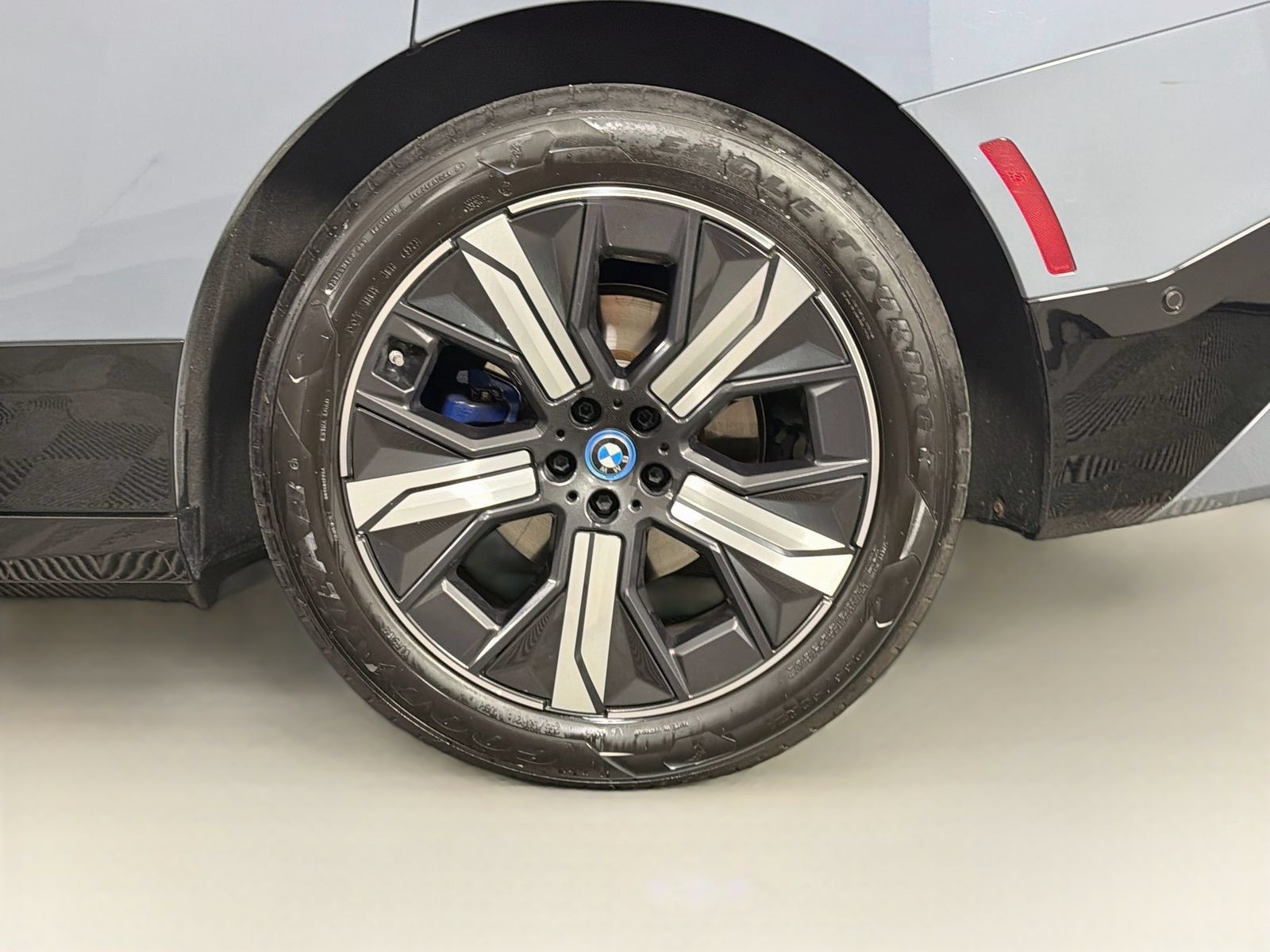 Certified 2023 BMW iX M60 w/ Executive Package AWD/4WD image 33