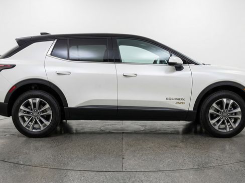 Used 2025 Chevrolet Equinox LT FWD image 11