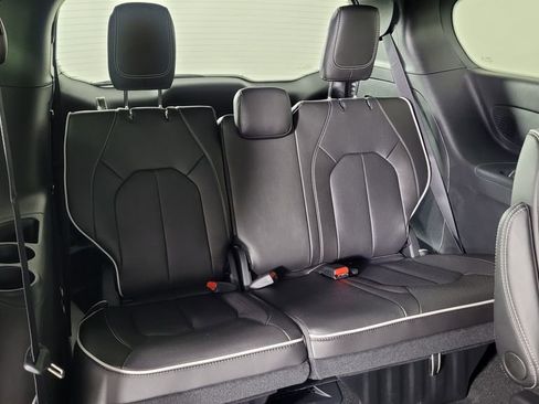New 2026 Chrysler Pacifica Limited w/ S Appearance Package image 38