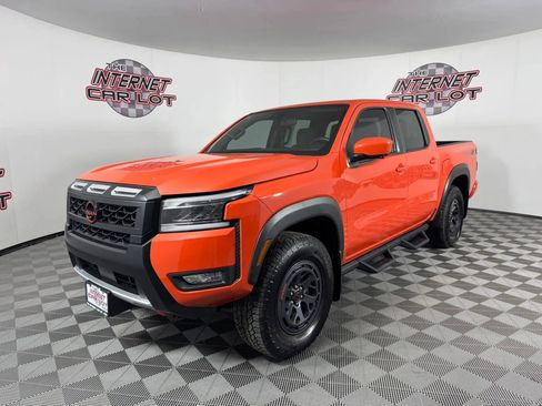 Used 2025 Nissan Frontier PRO-4X w/ Pro Convenience Package AWD/4WD image 3