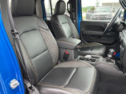 Used 2022 Jeep Gladiator Overland AWD/4WD image 11