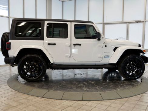 Used 2022 Jeep Wrangler Unlimited Sahara w/ Cold Weather Group image 9