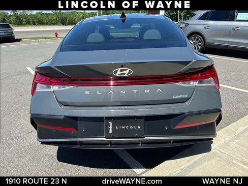 Used 2024 Hyundai Elantra Limited FWD image 6