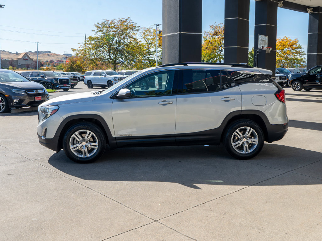 Used 2018 GMC Terrain SLE w/ Driver Convenience Package FWD image 4