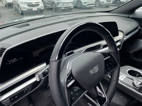 Used 2025 Cadillac Lyriq Luxury w/ LPO, Floor Liner Package AWD/4WD image 10