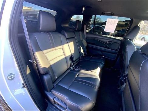 Used 2023 Honda Passport TrailSport image 16