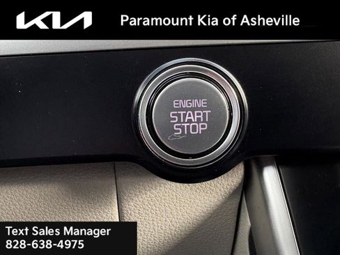 Used 2024 Kia Carnival LX image 13