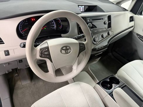 Used 2011 Toyota Sienna LE image 12