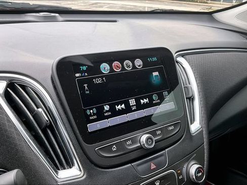 Used 2018 Chevrolet Malibu LT FWD image 15