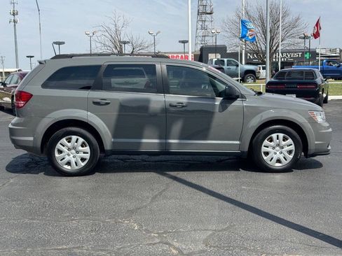 Used 2020 Dodge Journey SE w/ SE Popular Equipment Group FWD image 4