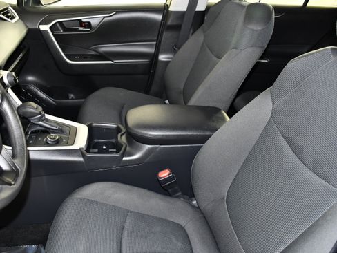 Used 2025 Toyota RAV4 LE AWD/4WD image 38