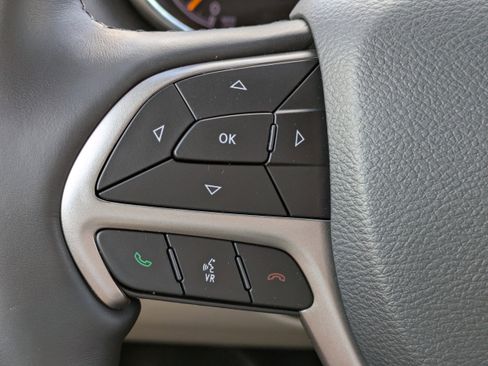 Used 2021 Jeep Grand Cherokee Limited w/ Luxury Group II image 23