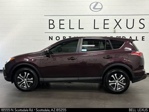 Used 2018 Toyota RAV4 LE FWD image 3