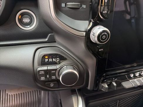 New 2026 RAM 1500 4x4 Crew Cab image 17