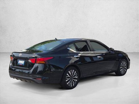 Used 2024 Nissan Altima 2.5 SV FWD image 5
