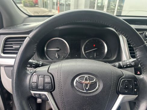 Used 2016 Toyota Highlander XLE AWD/4WD image 29