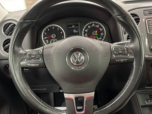Used 2017 Volkswagen Tiguan Wolfsburg Edition AWD/4WD image 4