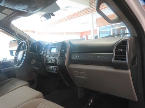 Used 2019 Ford F250 XLT w/ FX4 Off-Road Package AWD/4WD image 26