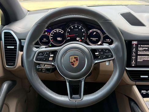 Used 2019 Porsche Cayenne image 16