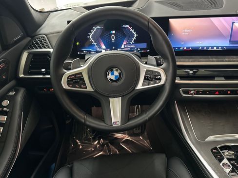 Used 2025 BMW X7 xDrive40i w/ M Sport Package image 28