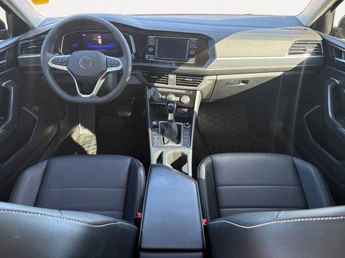 Certified 2022 Volkswagen Jetta SE FWD image 3