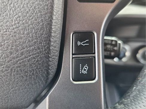 Used 2021 Toyota Tacoma TRD Off-Road AWD/4WD image 32
