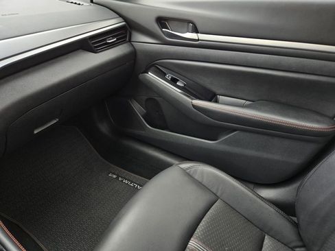 Used 2025 Nissan Altima 2.5 SR image 23