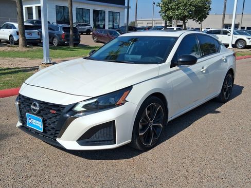 Used 2024 Nissan Altima 2.5 SR w/ SR Premium Package image 3