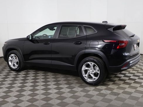 Used 2025 Chevrolet Trax LS w/ LS Convenience Package image 12