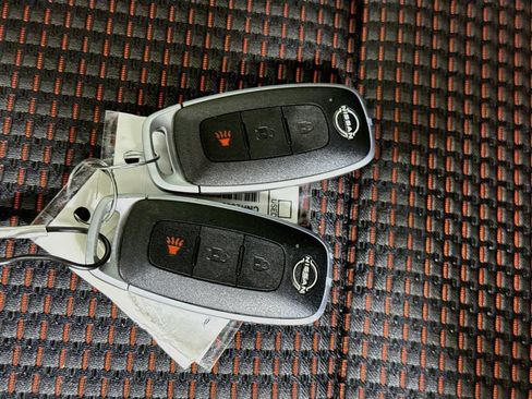 Certified 2025 Nissan Kicks SR AWD/4WD image 31