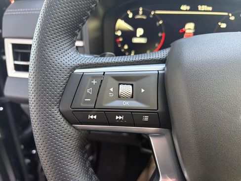 New 2026 Mitsubishi Outlander SE image 17