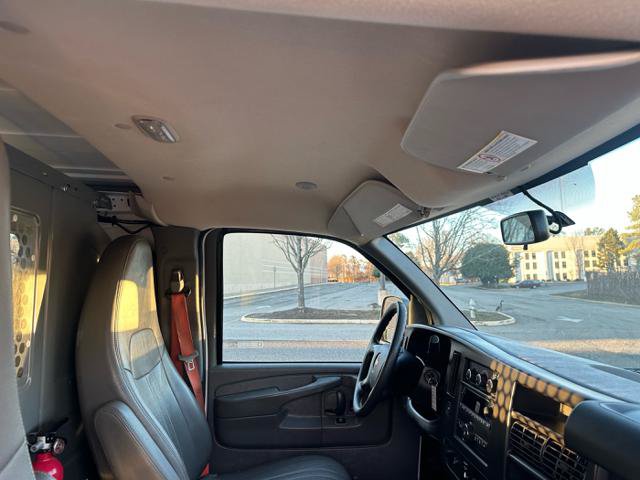 Used 2015 Chevrolet Express 2500 RWD image 12
