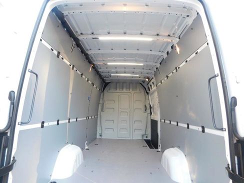 Used 2024 Mercedes-Benz eSprinter 170 Cargo image 7