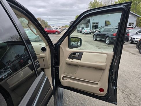 Used 2004 Ford Expedition XLT image 6