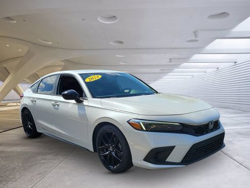 Used 2024 Honda Civic Sport image 1